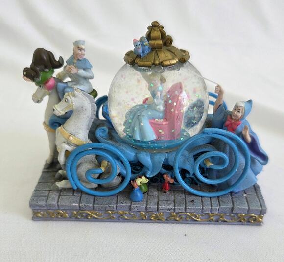 Disney Other - Vtg 2001 Walt Disney Snowglobe, Cinderella & Prince on horse drawn Carriage.